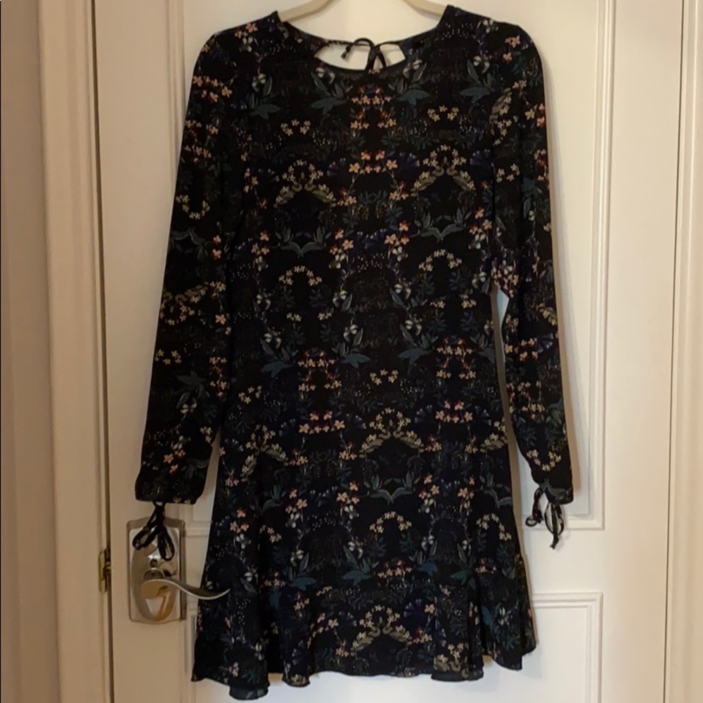 Black floral dress flowy long sleeve size medium